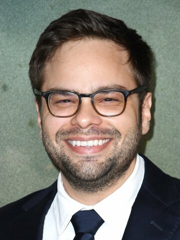Charlie Saxton Headshot