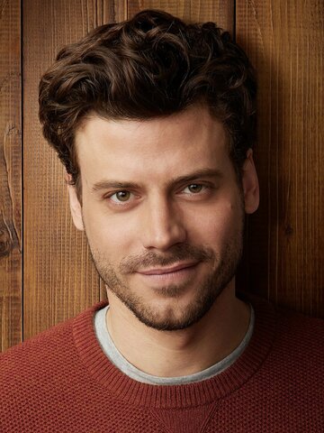 François Arnaud Headshot