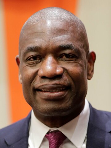 Dikembe Mutombo Headshot