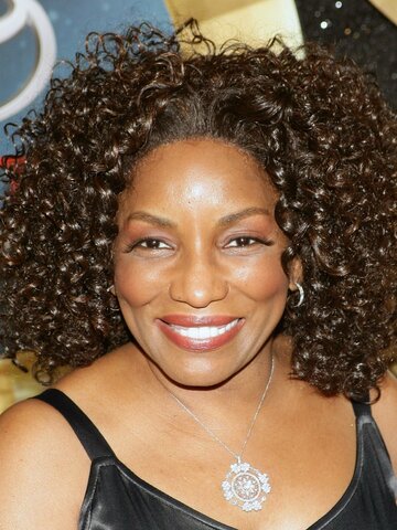 Stephanie Mills Headshot