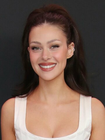 Nicola Peltz Beckham Headshot