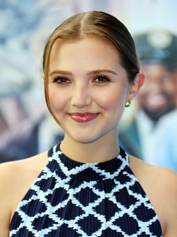 Mia McKenna-Bruce Headshot