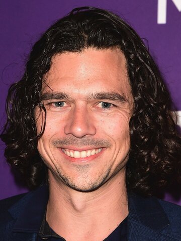 Luke Arnold Headshot