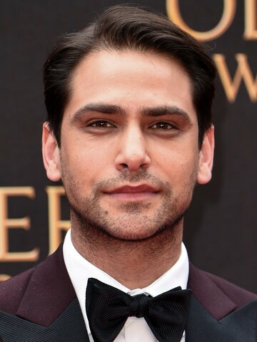 Luke Pasqualino Headshot