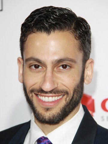 Adam Tsekhman Headshot