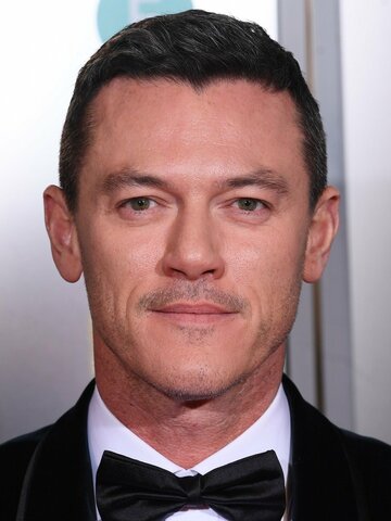Luke Evans Headshot