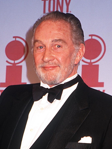 Roy Dotrice Headshot