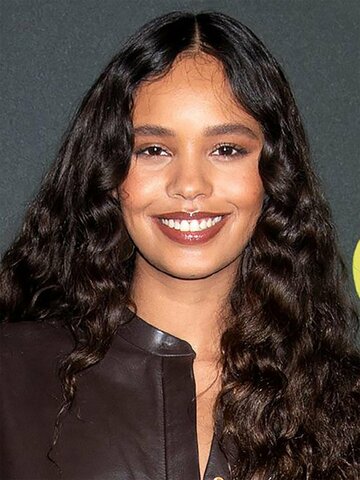Alisha Boe Headshot
