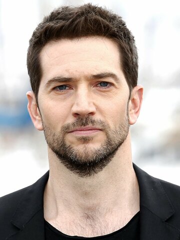 Luke Roberts Headshot
