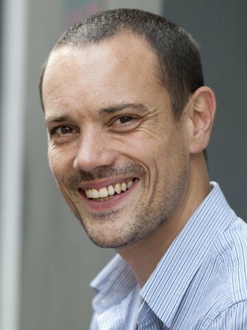 Duncan Pow Headshot