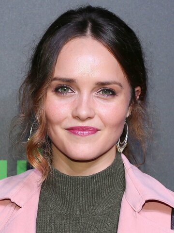 Rebecca Breeds Headshot