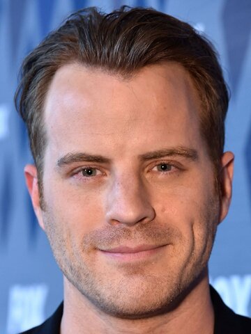 Rob Kazinsky Headshot