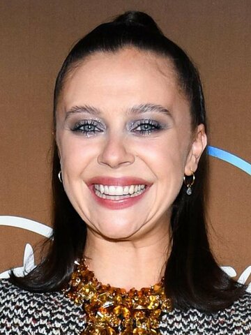 Bel Powley Headshot