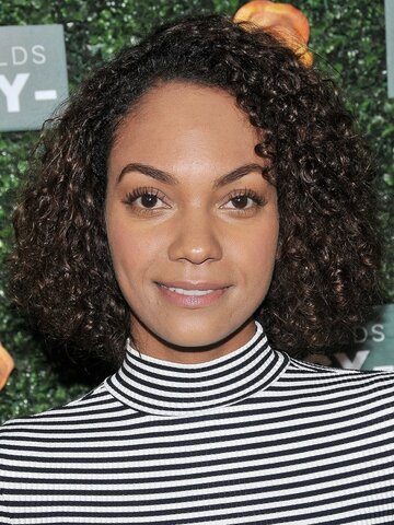 Lyndie Greenwood Headshot