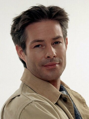 Sebastian Spence Headshot