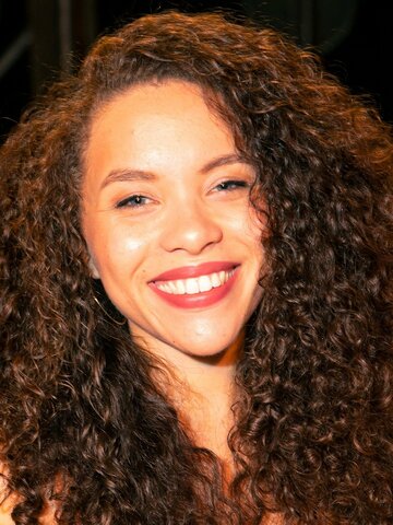 Saffron Coomber Headshot