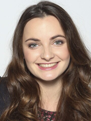 Paula Schramm Headshot