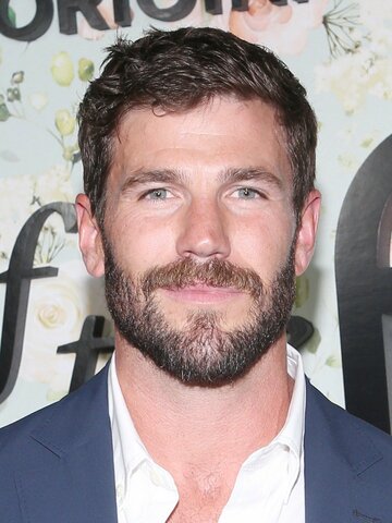 Austin Stowell Headshot
