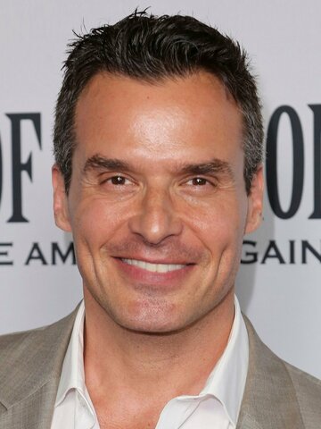 Antonio Sabàto, Jr. Headshot