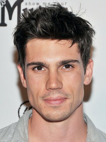 Tanner Novlan Headshot