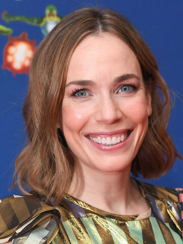 Laura Main Headshot