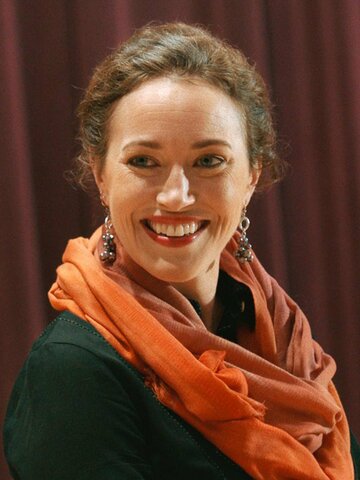 Rebecca Spence Headshot