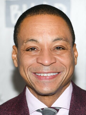 Gus Johnson Headshot
