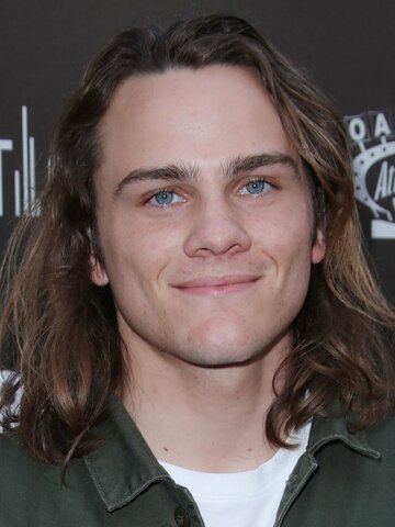 Alex Neustaedter Headshot