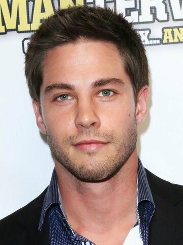 Dean Geyer Headshot