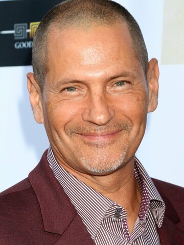 Thomas Calabro Headshot