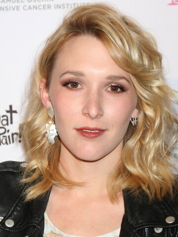 Madelyn Deutch Headshot