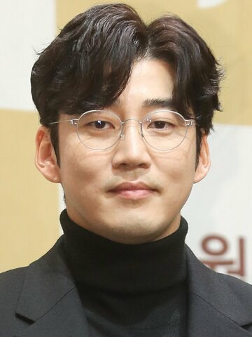 Yoon Kye-sang Headshot