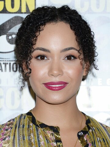Madeleine Mantock Headshot