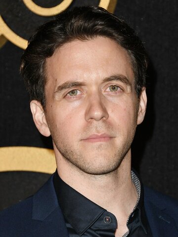 Ashley Zukerman Headshot