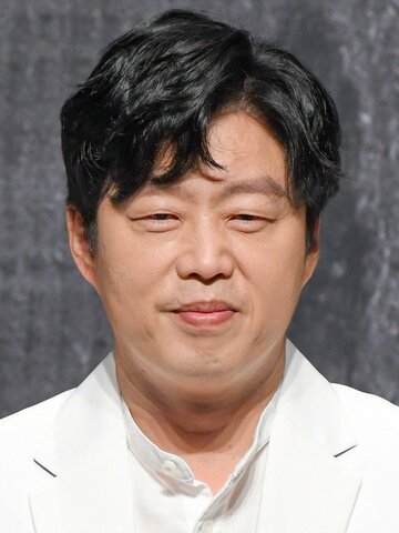Kim Hee-won Headshot
