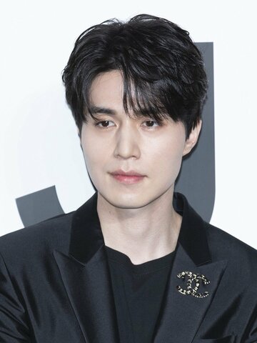 Lee Dong-wook Headshot
