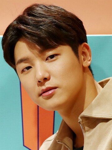Kang Min-hyuk Headshot