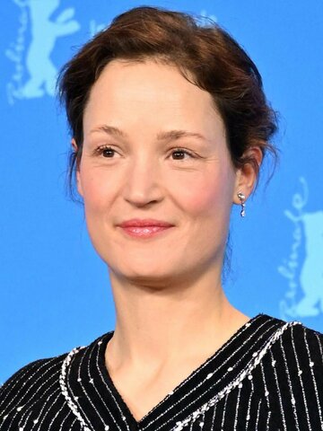 Vicky Krieps Headshot