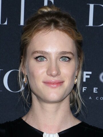 Mackenzie Davis Headshot