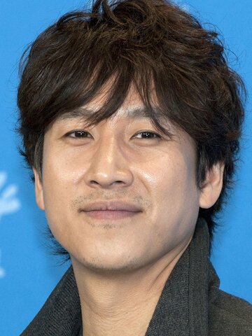 Lee Sun-kyun Headshot