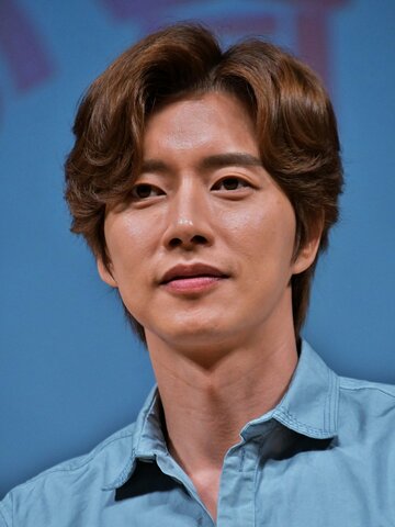 Park Hae-jin Headshot