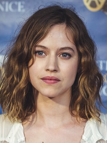 Lou de Laâge - Actress