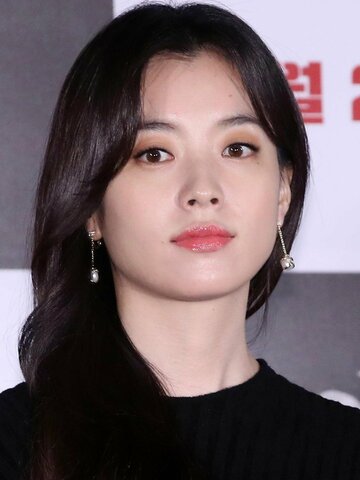 Han Hyo-joo Headshot