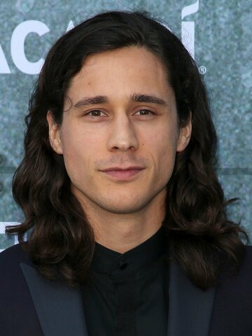 Peter Gadiot Headshot