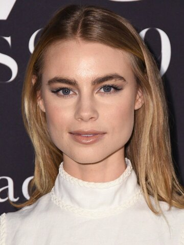 Lucy Fry Headshot