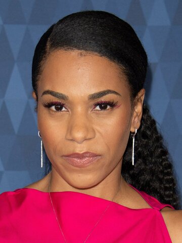 Kelly McCreary Headshot