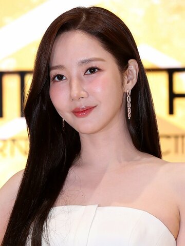 Park Min-young Headshot