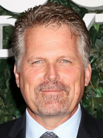 Robert Newman Headshot