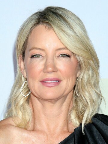 Cynthia Watros Headshot