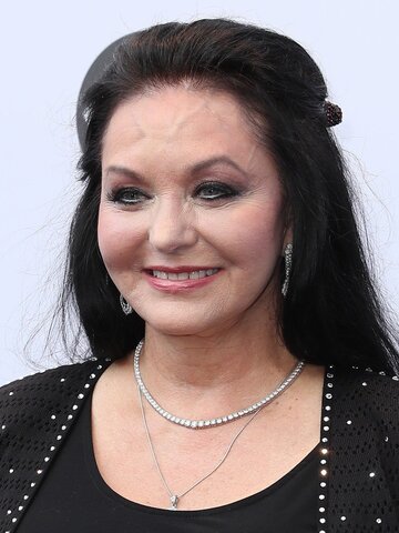 Crystal Gayle Headshot